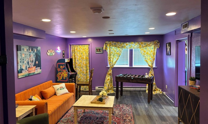 West Liberty Apartment | Friends themed apartment w/free parking