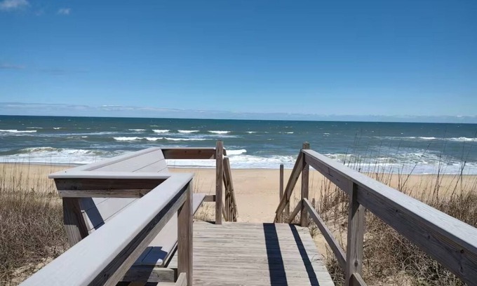 Southern Shores House | Frog Hollow-900 ft to beach & 2.2 miles to Duck!