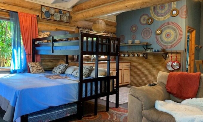 Kukuihaele Cabin | FROG POND Cozy, streamside family cabin for 3 - 4