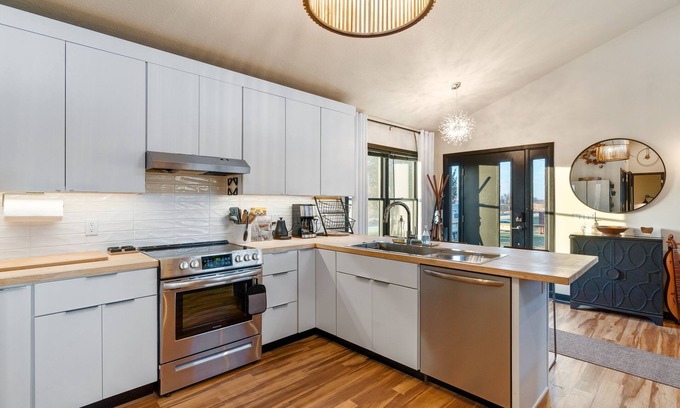 Bryant Cabin | Froggy Bottom Hideaway Along the Great River Road