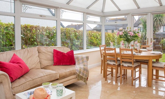 Menai Bridge Cottage | FRON, family friendly, with a garden in Menai Bridge