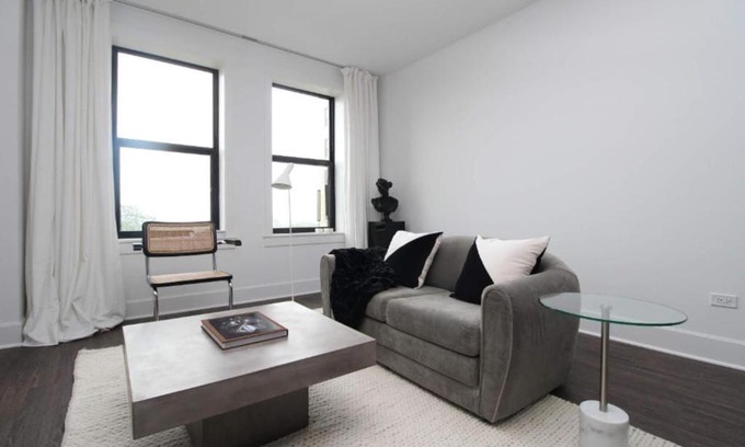 East Hyde Park Apartment | FRONTDESK Dashing 1 BR Apt near The Smart Museum
