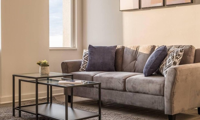 Downtown Kansas City Apartment | Frontdesk | Kansas City Apt with Downtown Views