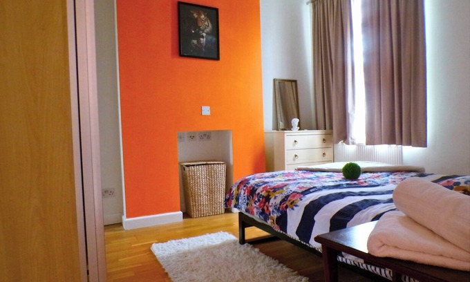 Munster House | Fulham Broadway- Chelsea Quiet Home!