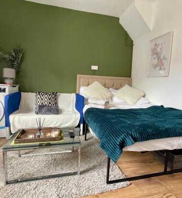 Munster Apartment | Fulham studio flat
