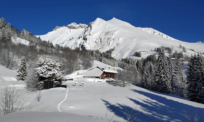 Taninges Ski Chalet | FULL chalet - 7 bedrooms - 12 people