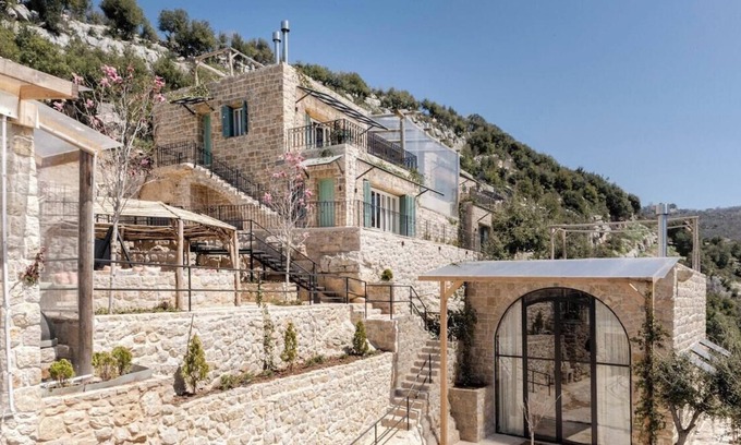 Kfardebian Bed & Breakfast | Full Guesthouse in Annaya - Private Pool & Jacuzzi