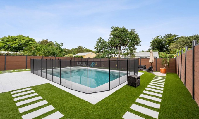 West Palm Beach House | Full Home w/Heated Salt Water Pool/Mini Golf, Private/Clean, Iconic location!