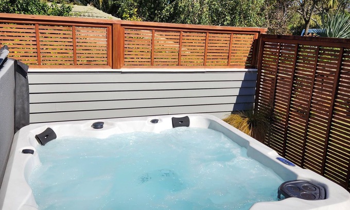 Glendowie House | Fully equipped 3 bedroom home free parking & WIFI close to beaches & city.