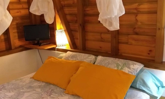 Deshaies House | Fully equipped bungalow with outdoor kitchen, air conditioning, Italian shower bathroom