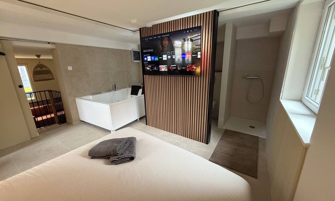 Riom Apartment | 🏡 Fully-equipped cocooning apartment (KINGSIZE whirlpool bath)