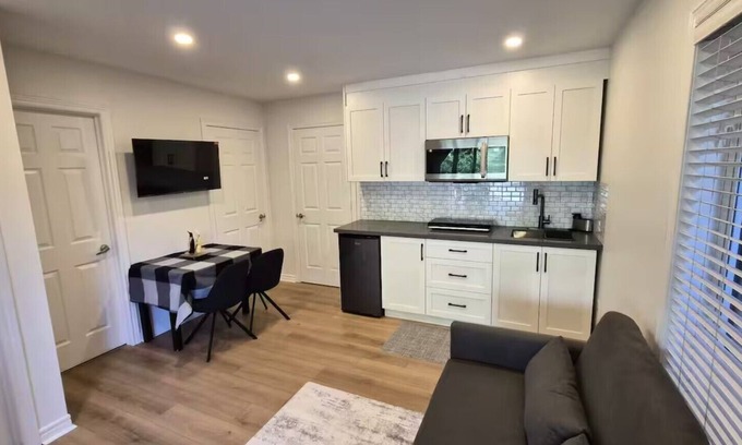 Churchill Meadows House | Fully furnished 1-bedroom suite Ground level unit, detached home with patio door