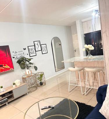 Weltevredenpark Apartment | Fully Furnished 3 bedroom apartment rental
