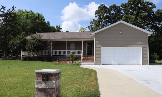 Rolla House | Fully Furnished home in Rolla with country charm