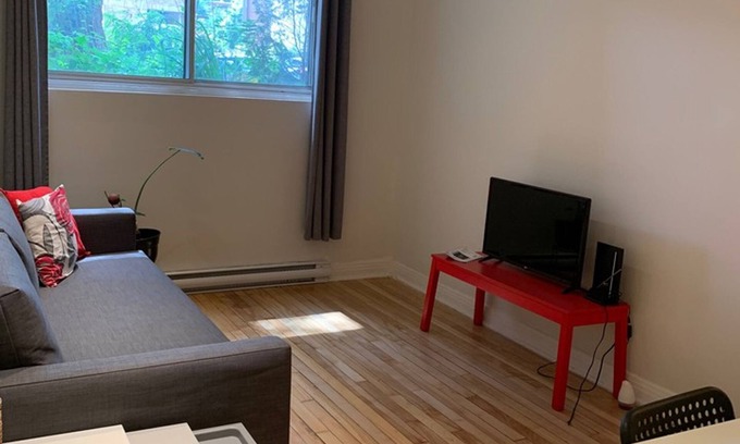 Cote-Des-Neiges—Notre-Dame-De-Grace Apartment | Fully Furnished one bedroom Apartment near Monkland village and Concordia