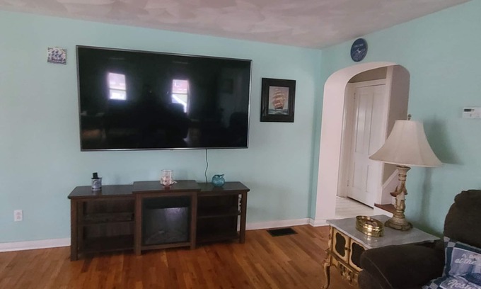 Geneva House | Fully furnished yr round home near Seneca Lake, on Wine trail, Family Friendly