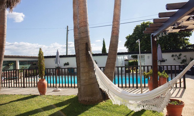 Sao Martinho da Cortica Cottage | Fully equipped house with swimming pool, garden and barbecue area.