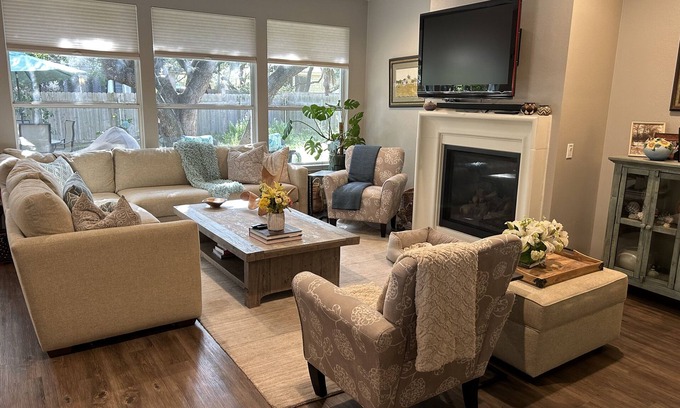 Travis Country House | FULLY REMODELED-BEST LOCATION IN AUSTIN Pet Friendly-Gateway to the Hill Country
