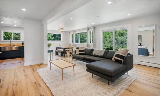 Stowe Condo | Fully Renovated Condo in Heart of Stowe