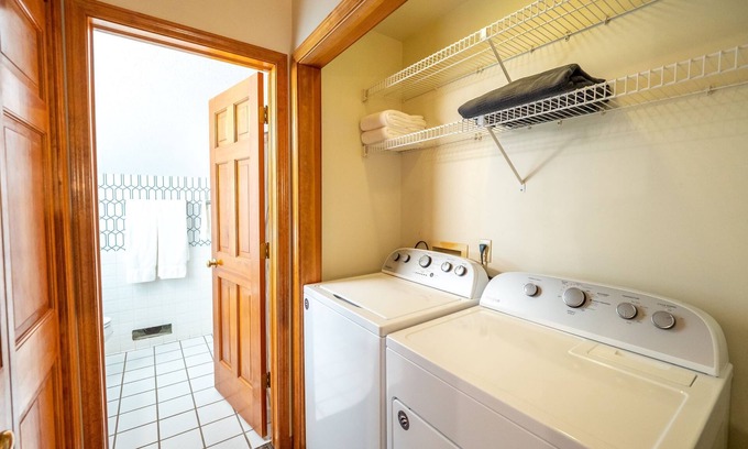 Canadian Lakes Condo | Fully Renovated Condo - Sleeps 9!