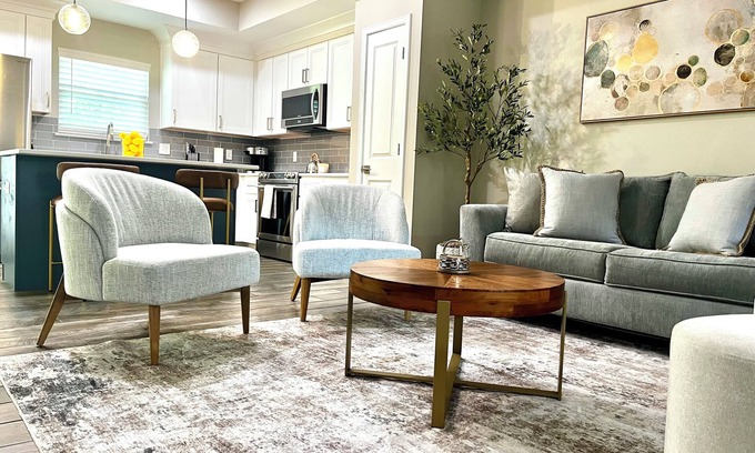 Northeast Pensacola House | Fully Stocked 3 bed/2 Bath Modern Home w/Lots of Parking & Close to Everything.