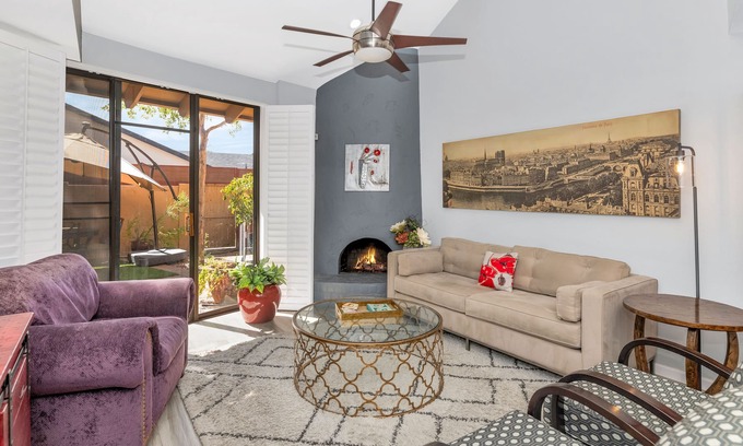 Orange Heights House | Fully Updated Cozy & Quiet Dedicated Work Space Patio Parking Walkable