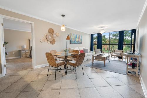 Biloxi Apartment | Fun 2 bed/2 bath condo with pool on Biloxi Beach