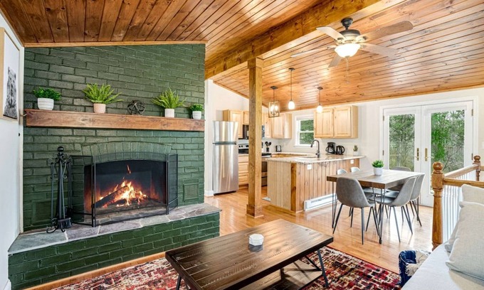 Millville Cabin | Fun and Modern Cabin with Pool Table, Hot Tub and Fire Pit for Your Perfect Getaway in Historic Harpers Ferry, WV