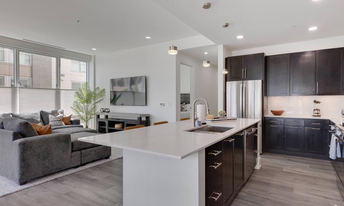 Desert Ridge Apartment | Fun & Fabulous, three bed apt!