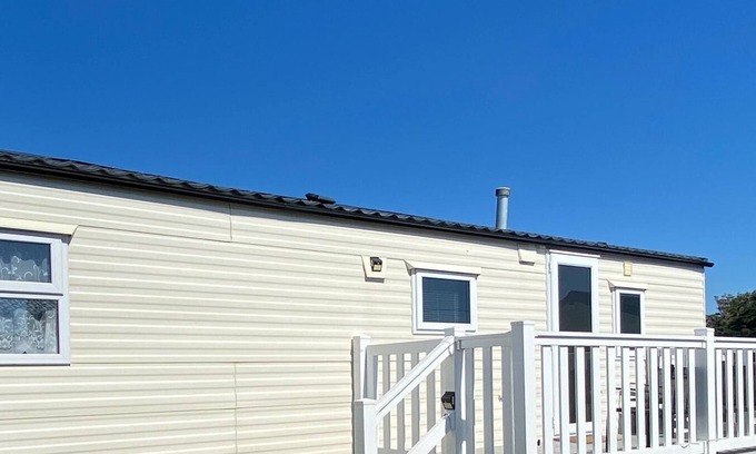 Selsey House | Fun in the sun at Seal Bay Resort, Selsey!