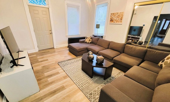 Pittsburgh Apartment | Fun Mount Washington Apt - Off Street Parking