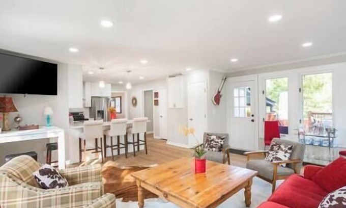 Goodlettsville House | Fun Nashville Retreat w/HOT TUB