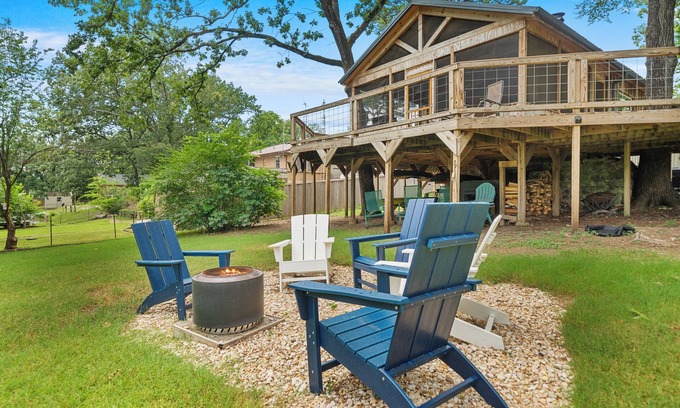 Mid America House | “Fun” place! — Exceptional" —near Oaklawn Park, Garvin Gardens and Restaurants