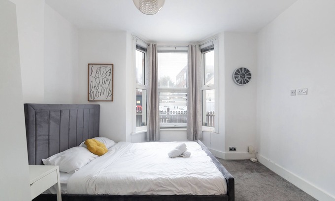 Woodside Apartment | Fun & Stylish Ground Floor Apartment w/Games Room!