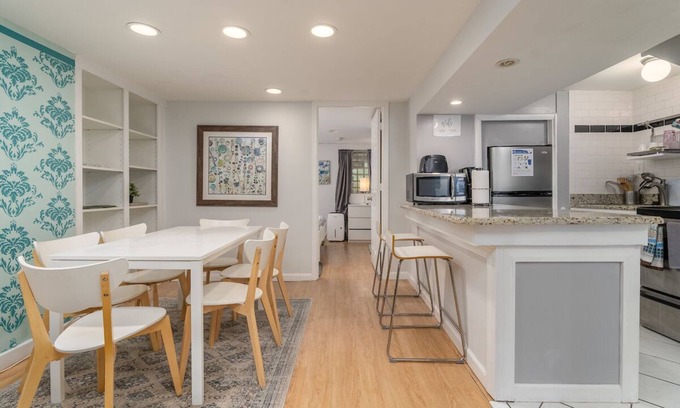 Dupont Circle Apartment | Funky and Cool 1 Bedroom in Adams Morgan