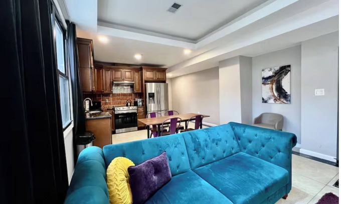 Chinatown Apartment | Funky & Bright 4 Bed Apt in Prime location!