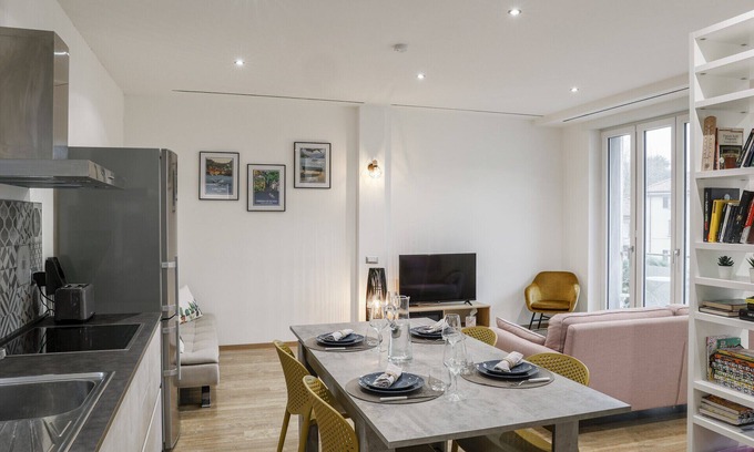 Como Apartment | Fuori Le Mura - Balcony & A/C