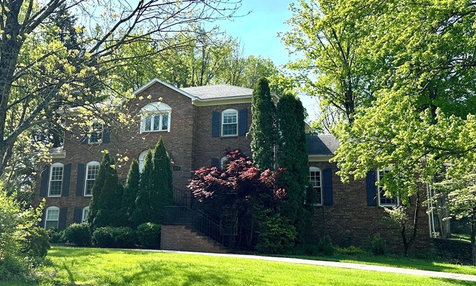 Indian Hills House | Furnished Long-Term Rental: 5 Bedroom, 4 Bath on 1/2 Acre