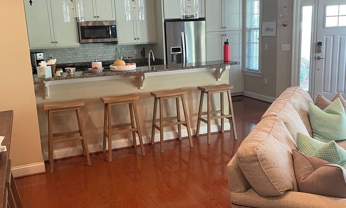 Northeast Virginia Beach Condo | Furnished Winter Rental; Walk to beach; Ground floor condo;