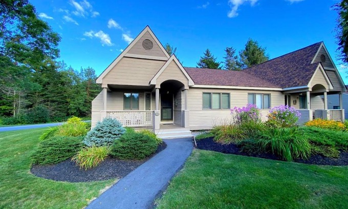 Bretton Woods House | FV50 Pet friendly single level home in Bretton Woods walk to golf course and Mt Washington Hotel