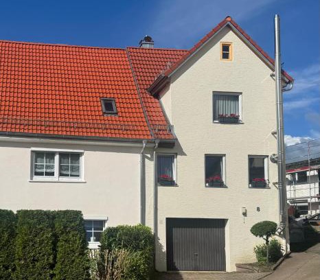 Aalen House | Gästehaus mit 5 separaten Schlafzimmern für 9 Personen, 24 h check in direkte Nähe Landesgartenschau