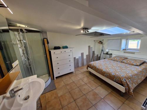 Lampaul-Ploudalmezeau House | Gîte 2 Personnes- Rénové - Plage à 5 min - Parking Gratuit