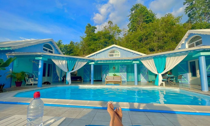 Le Gosier Bed & Breakfast | Gîte 50 m² Tous Confort Avec Terrasse Privée Équipée et Accet à la Piscine