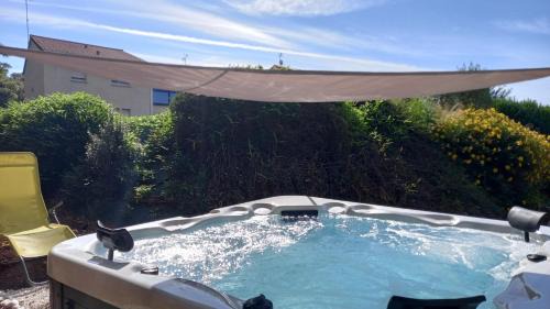 Cholet Apartment | Gîte Chez Gwen et Flo avec Jardin