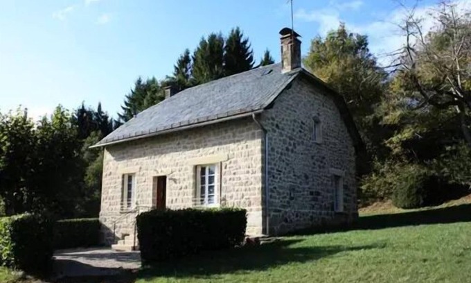 Montaignac-Saint-Hippolyte Villa | Gîte de France in Montaignac sur Doustre 2 ears - Gîte de France 6 people