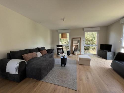 Ebreuil House | Gîte Design Contemporain à Ébreuil avec Jardin - FR-1-489-551