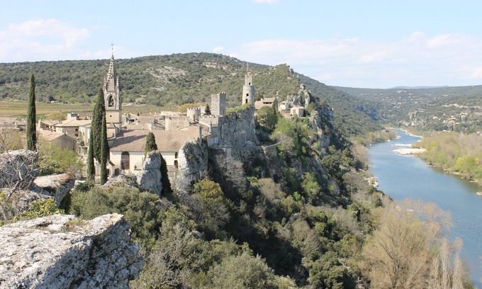 Aigueze House | Gîte du Cabinet de Curiosités