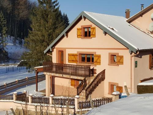 Vienville House | Gîte familial avec piscine, idéal pour randonnées et pêche, proche Gérardmer et crêtes vosgiennes - FR-1-589-238