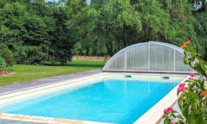 Bellon House | Gîte familial avec piscine couverte, jardin privé, proche d'Aubeterre-sur-Dronne - FR-1-653-239
