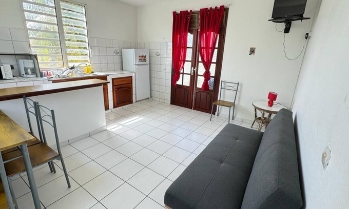 Grand-Bourg Bed & Breakfast | Gîte fleurs des îles